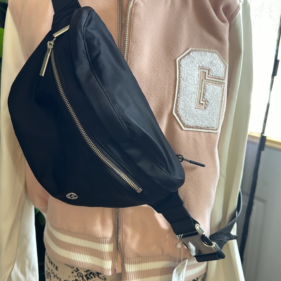 Brandnew Lululemon Beltbag - Picture 2 of 3